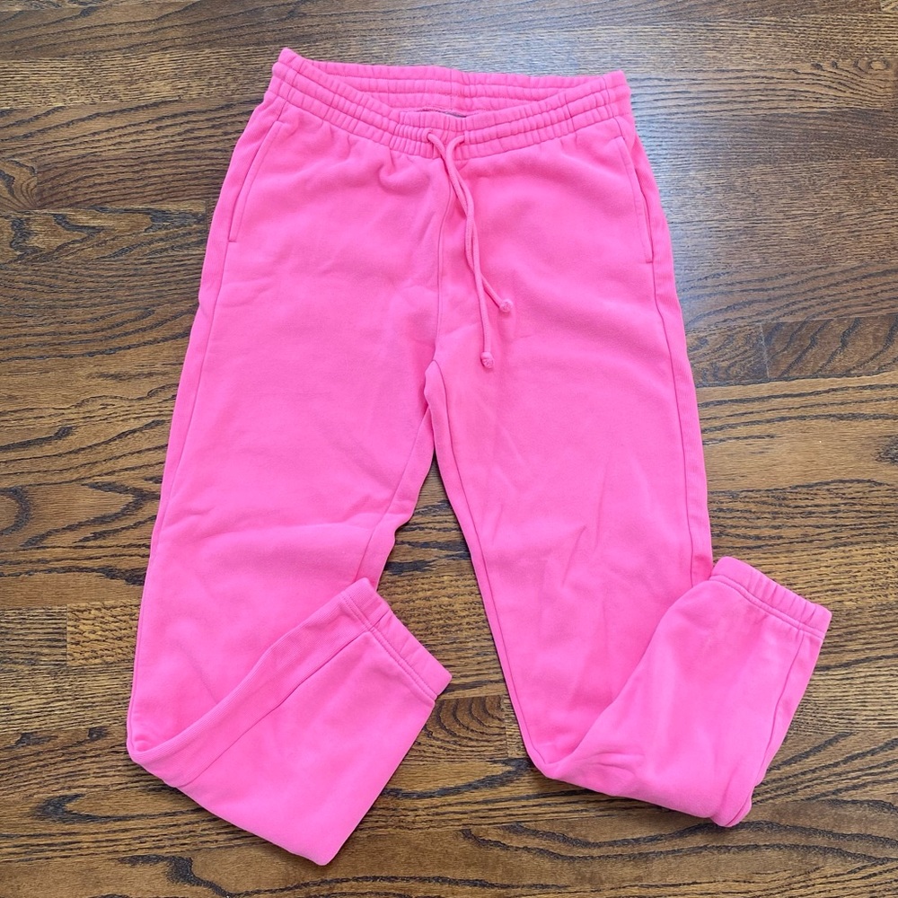 Aritzia TNA Cozy Fleece Boyfriend Sweatpants in Cosmo Pink